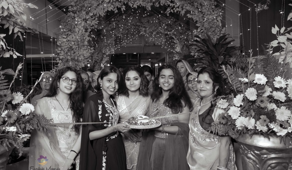 Candid wedding moments captured by best photographers in Delhi for wedding