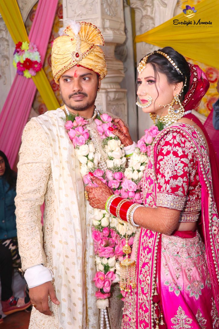 Best photographers in Delhi for wedding capturing candid moment