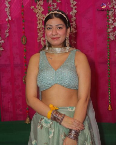 Untitled design 2025 12 22T164350.129 819x1024